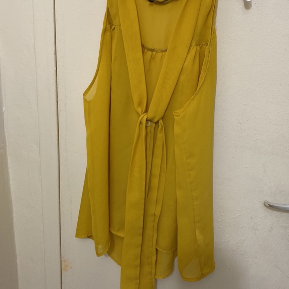 Sheer mustard yellow blouse💛 - Picture 2 of 4